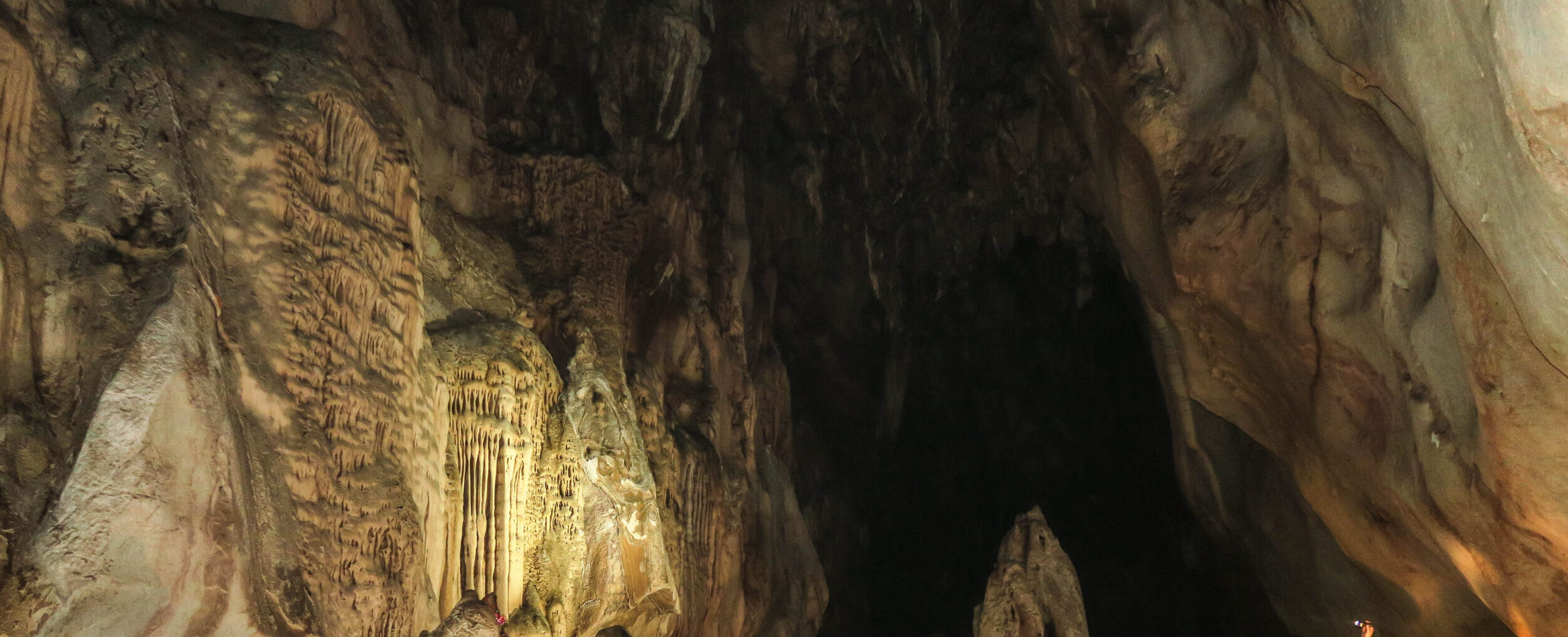 Cave kayak journey in the Chiang Dao Valley, northern Thailand
